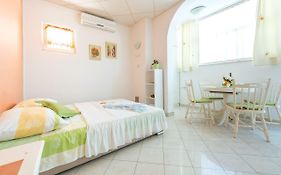 Cute & Cozy Studio